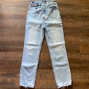 Abercrombie and Fitch ultra high rise straight leg light wash size 24